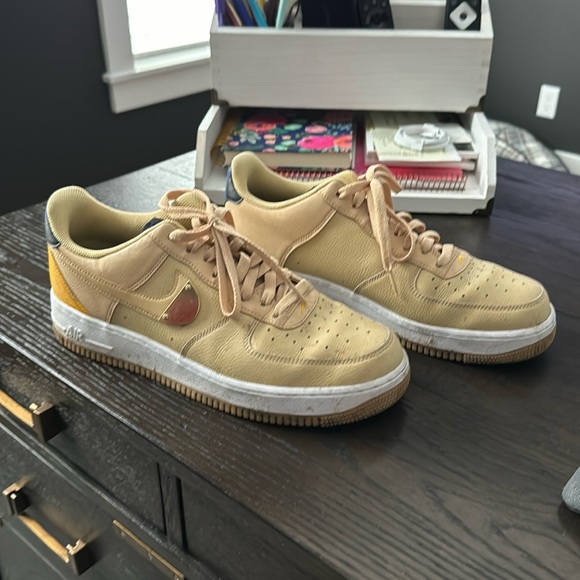 Gently Worn Nike Air Force 1’s - Picture 1 of 6